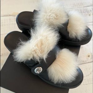 Coach low-top slide leather sherling shoes.